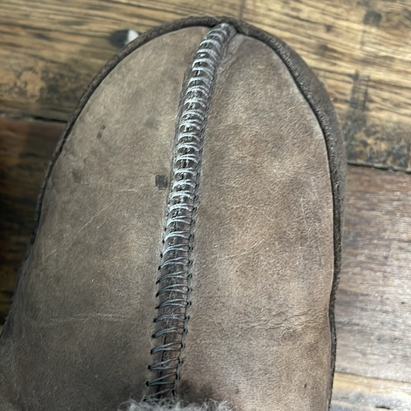 Egli’s sheepskin slippers. Never walked in. Cozy. Women’s 10/mens 8. Unisex - Picture 9 of 17